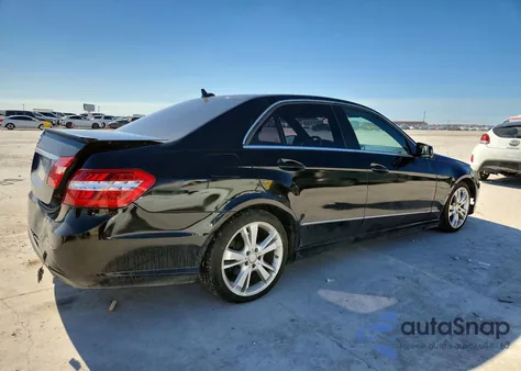 2013 Mercedes-Benz E 350 z USA, uszkodzony, nr VIN WDDHF5KB2DA764970